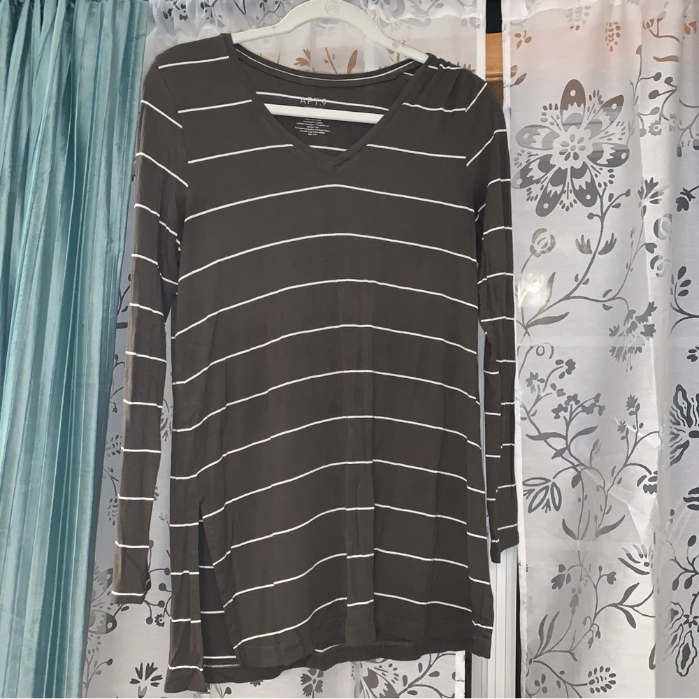 Apt 9 essentials MEDIUM olive green and white stripe long sleeve